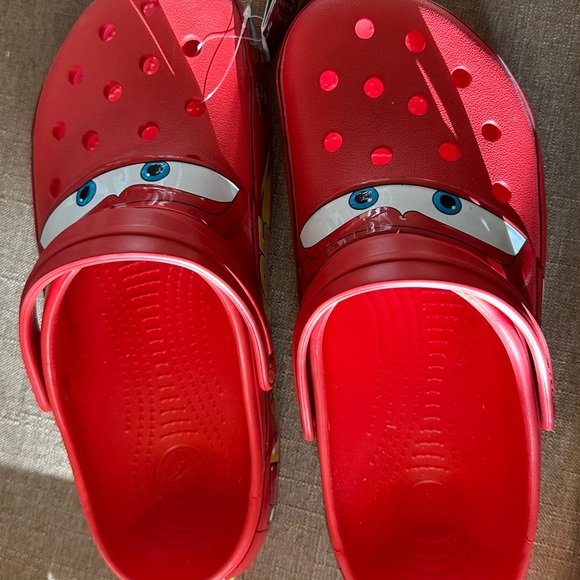 Lightning McQueen Crocs - Picture 2 of 4